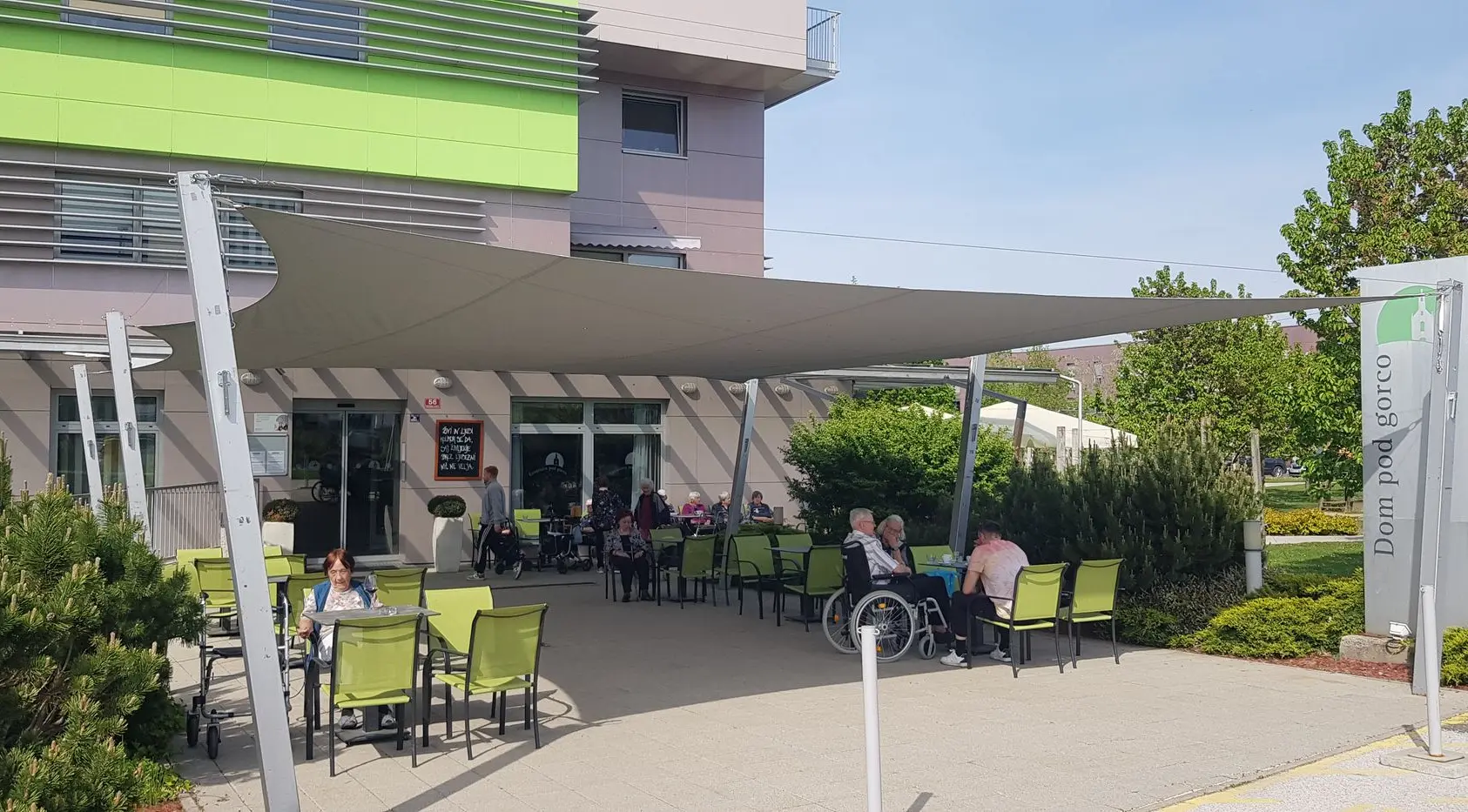 Pergola za gostinski obrat